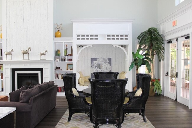 Building Photo - 2801 Chancellorsville Dr