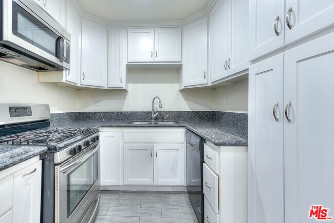 Building Photo - 13810 Funston Ave