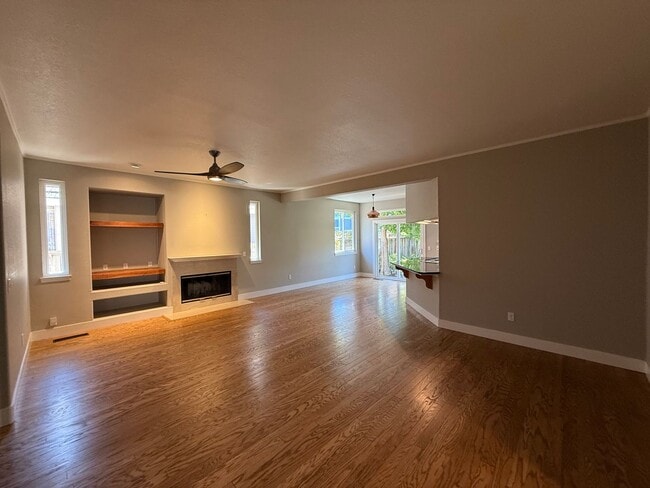 Building Photo - 413 Redrock Way