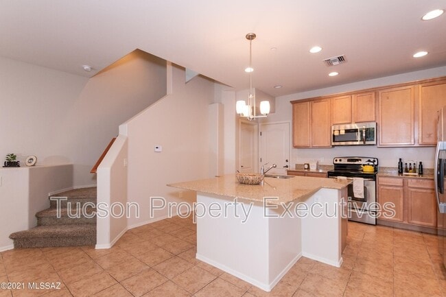 Building Photo - 2442 E Emerald Moon Dr