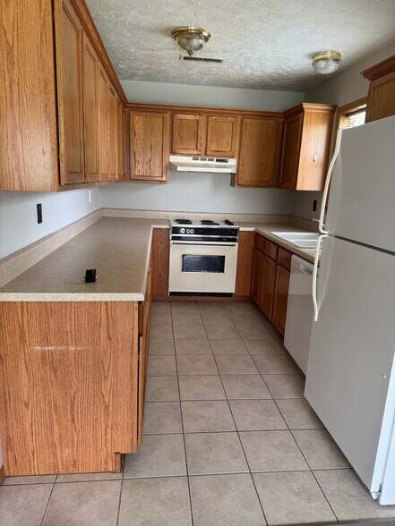 Building Photo - 453 Magnolia Ln
