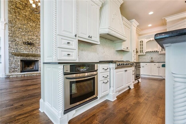 Building Photo - 105 Chablis Ct
