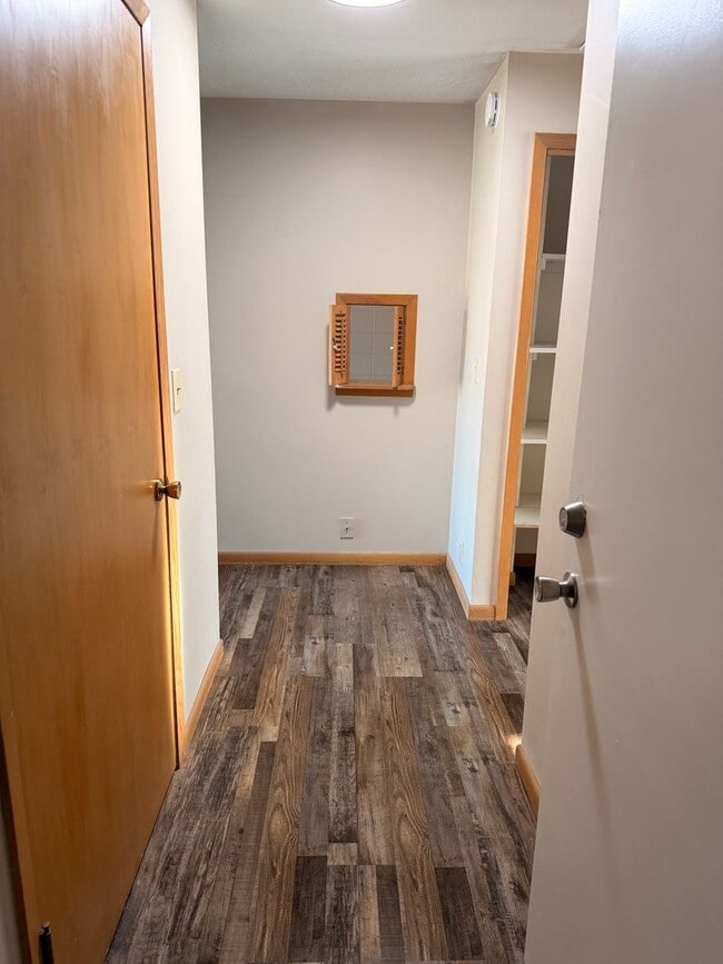 Building Photo - Available Now!! 1 Bedroom, 1 Bath Upper Level Remodeled Apartment for Rent!!