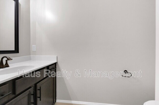 Building Photo - 152 Bonnell Dr