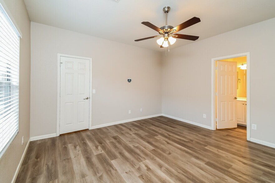 Building Photo - 10434 E Azalea Ave