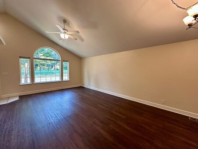 Building Photo - 6204e