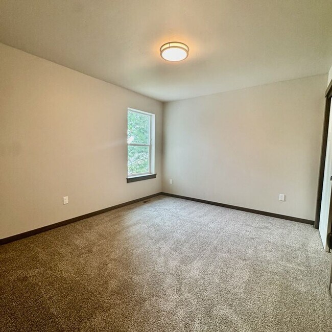 Building Photo - Brand new Townhome in heart of Rathdrum