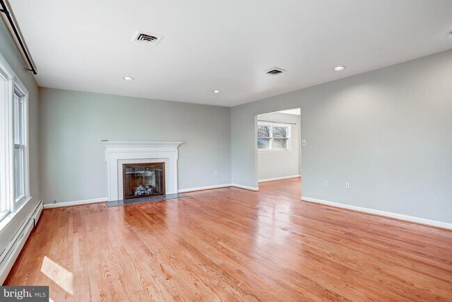 Building Photo - 7525 Salem Rd