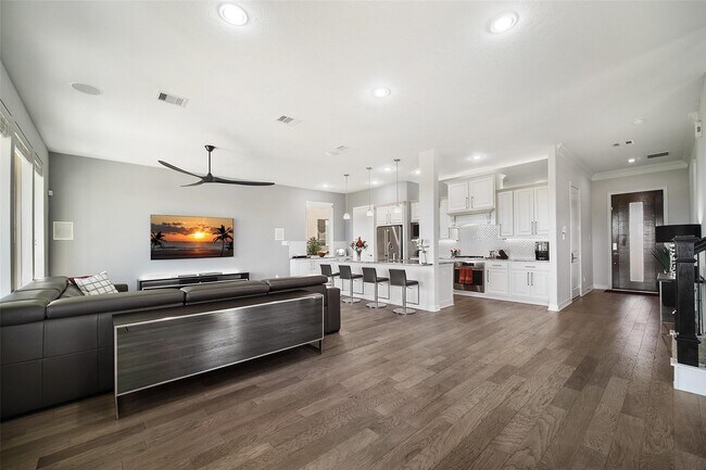 Building Photo - 4303 Cottonwood Creek Ln