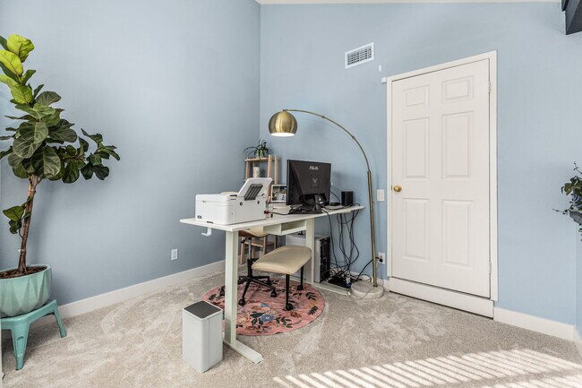 Building Photo - 3650 Avocado Village Ct