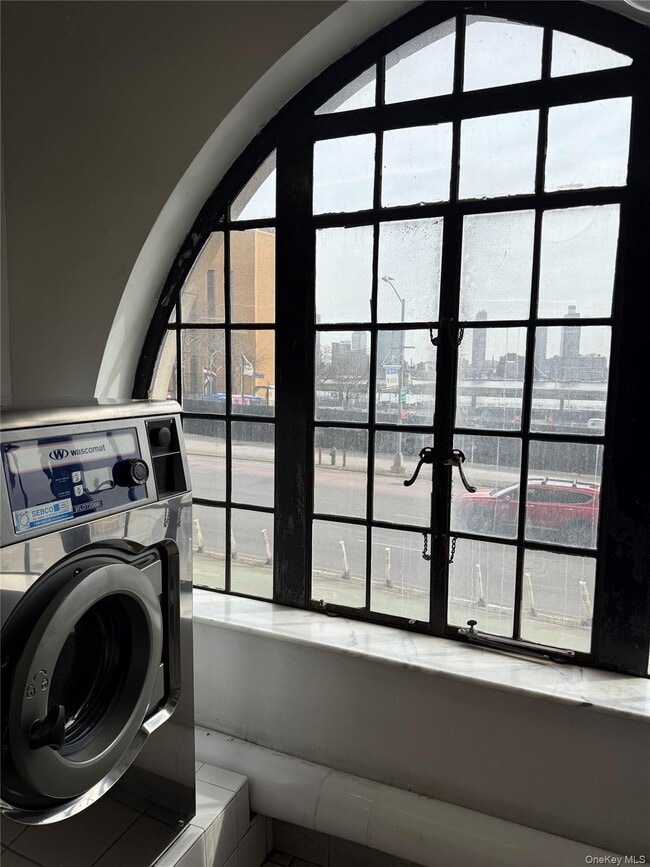 Building Photo - 5 Tudor City Pl