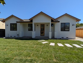 Building Photo - 3036 Greenwood Dr