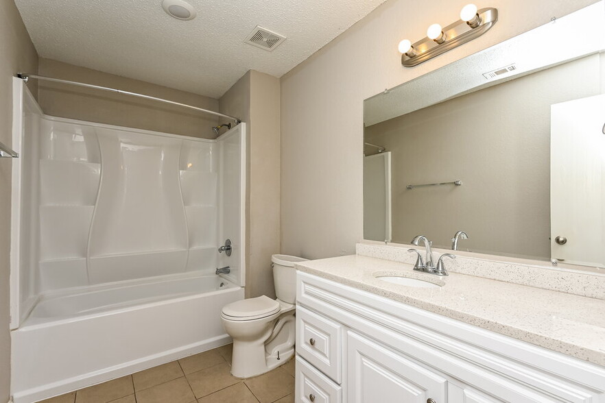 Building Photo - 8128 Twin Oaks Trail