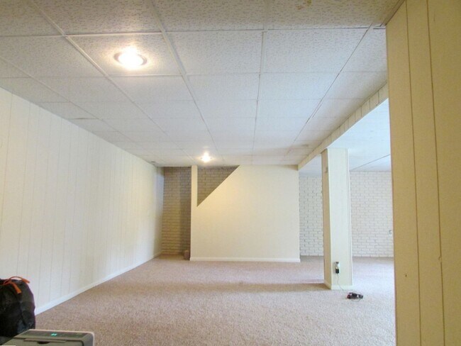 Building Photo - 1912 Orchard Ln