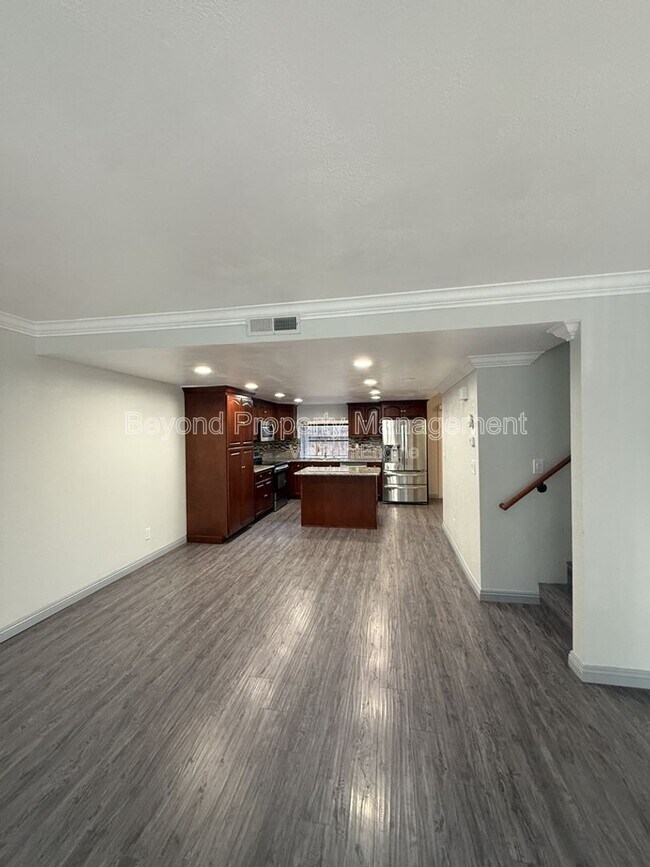 Building Photo - 8535 Paradise Valley Rd