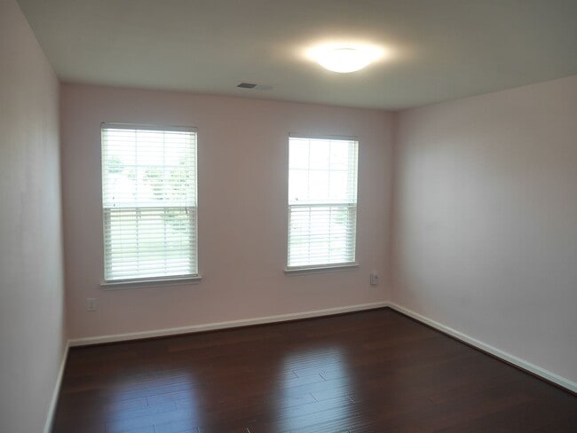 Building Photo - Elegant 4-Bedroom Single-Family Home with ...