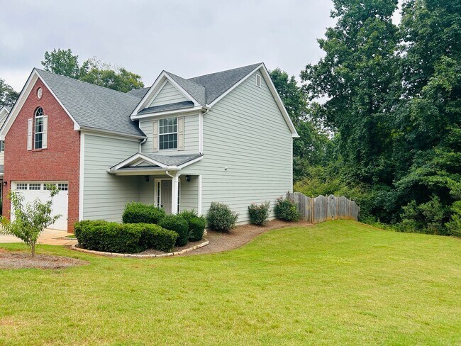 Building Photo - Beautiful 4 bedroom, 2.5 bathroom home in ...
