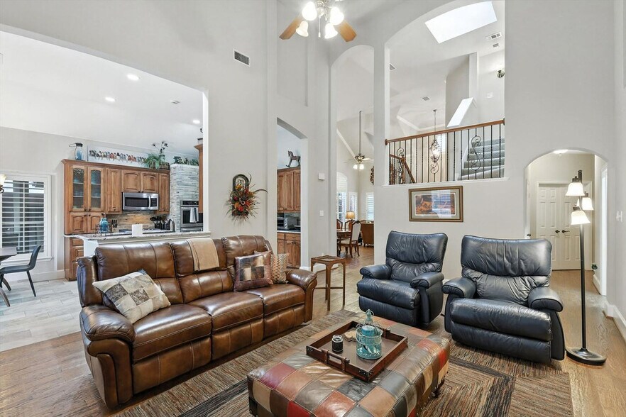 Building Photo - 2303 Chapelwood Dr