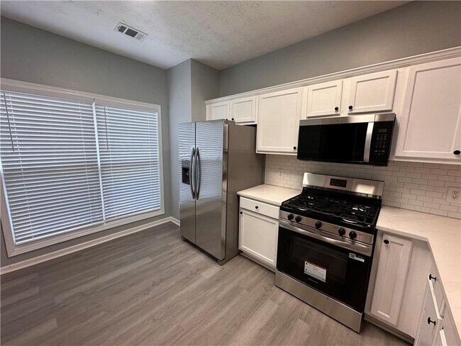 Building Photo - 2025 Austin Park Cir