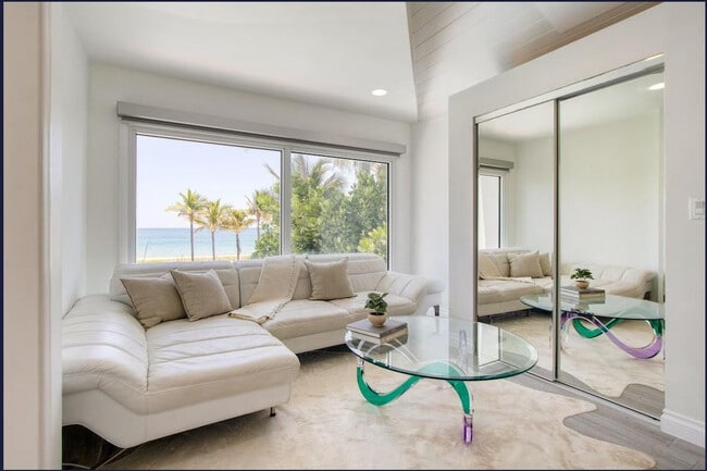 Building Photo - 3350 NE 14th Ct