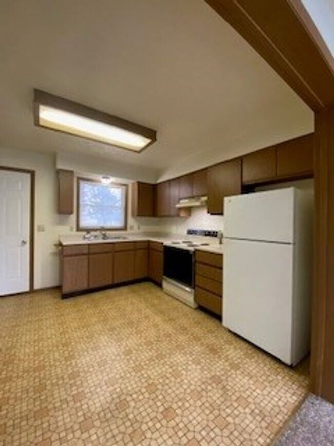 Building Photo - 208 S. Spring St.