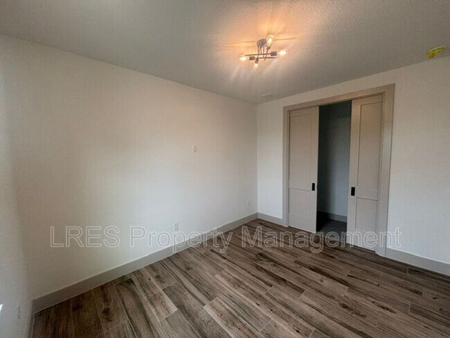 Building Photo - 722 Ellwood Ave