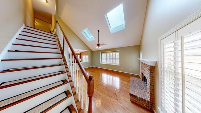 Building Photo - 43799 Abbott Pl