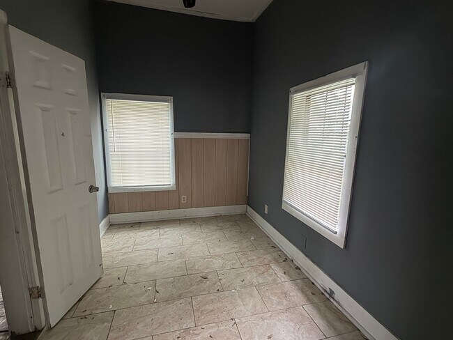 Building Photo - FOR RENT in LAFAYETTE!