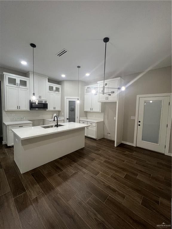 Building Photo - 11 E 13th St