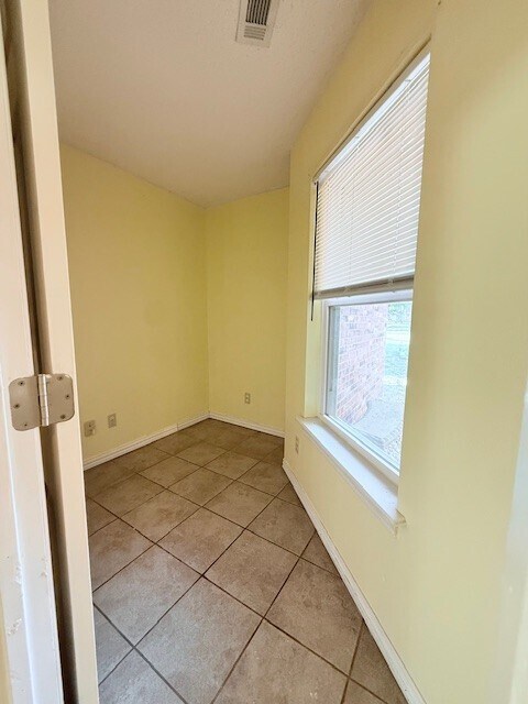 Building Photo - 703 Windsor Ln