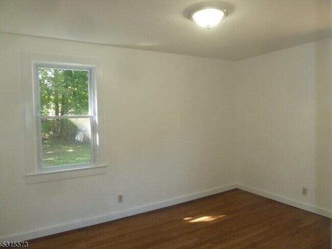 Building Photo - 126 US-46