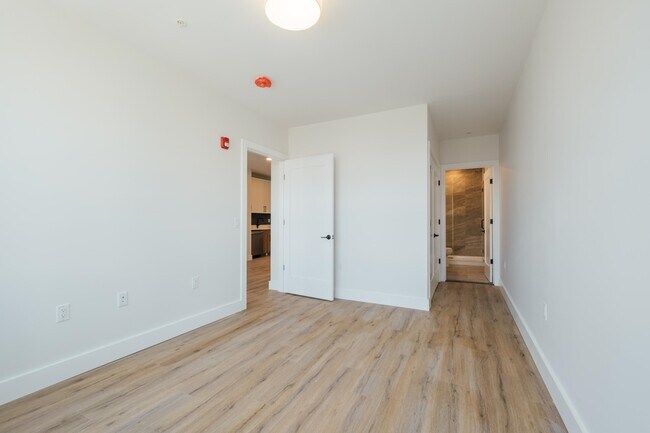 Building Photo - 67 Summer Ave