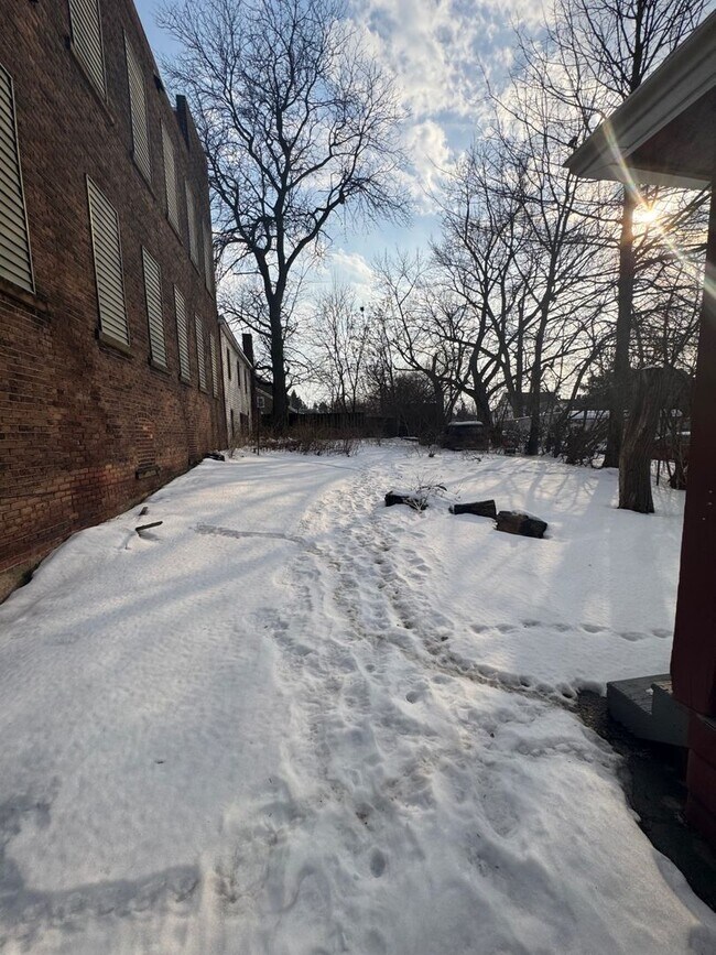 Building Photo - Well-Maintained 3-Bedroom Single-Family Home – $1,450 Rent | Cleveland