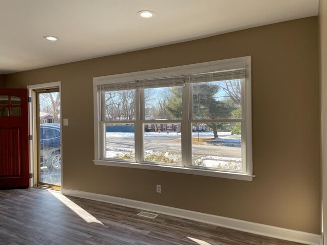 Building Photo - 2470 Millbrook Dr
