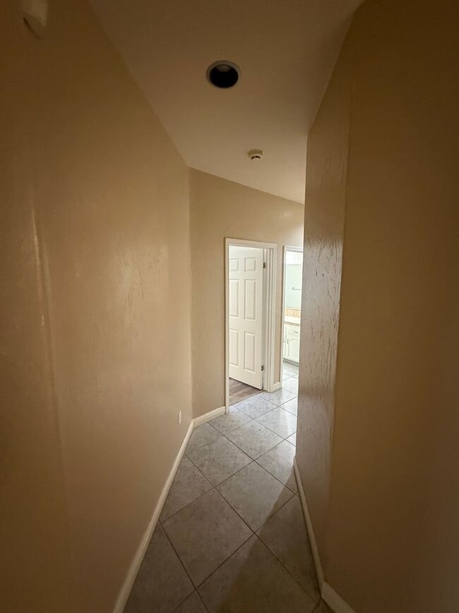 Building Photo - Elegant 3-Bedroom Home in Seven Oaks