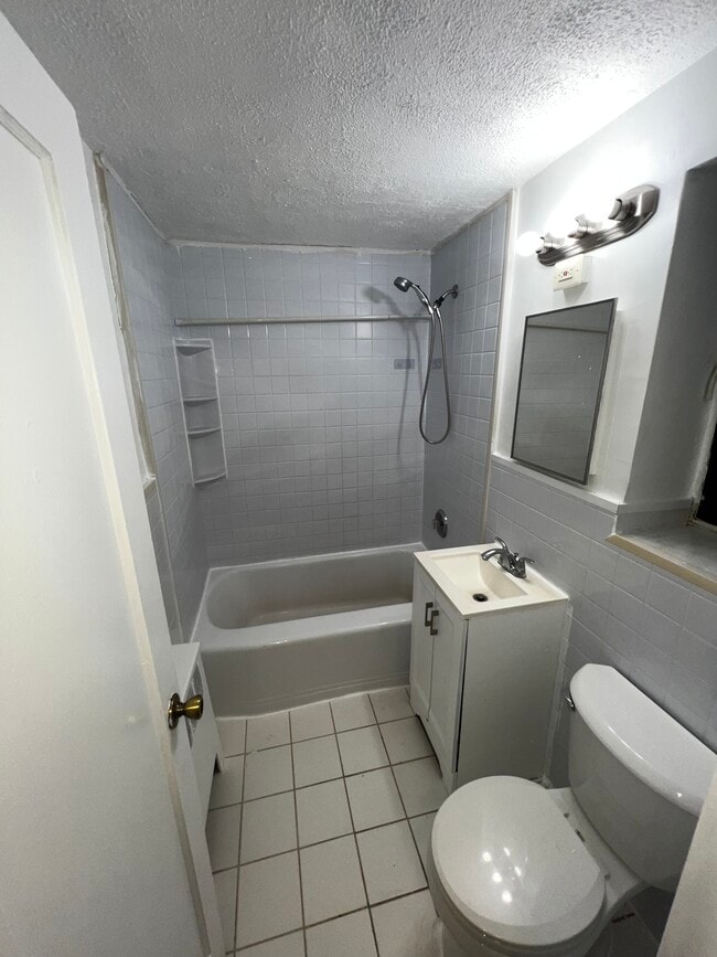 Building Photo - 9B Carolyn Ter