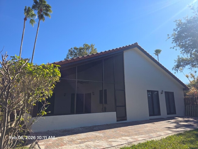 Building Photo - 2177 Montpeliar