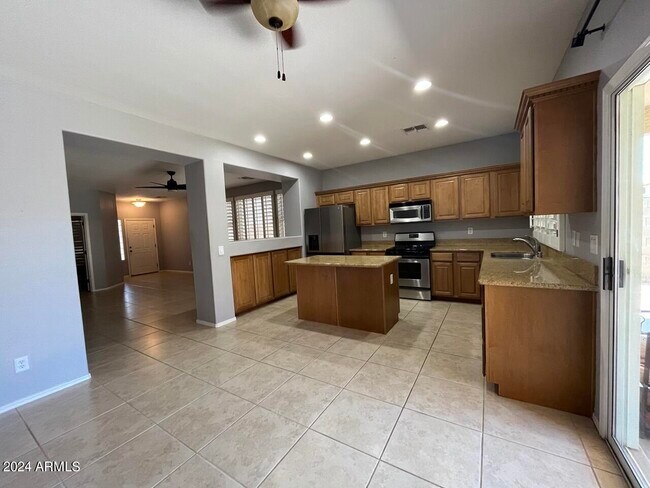 Building Photo - 4427 E Firestone Dr