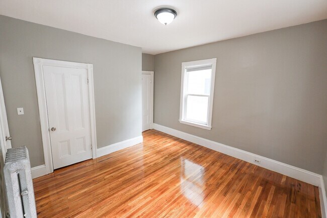 Building Photo - 69 Willowwood St