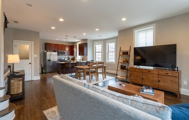 Building Photo - Amazing Property with Great Location
