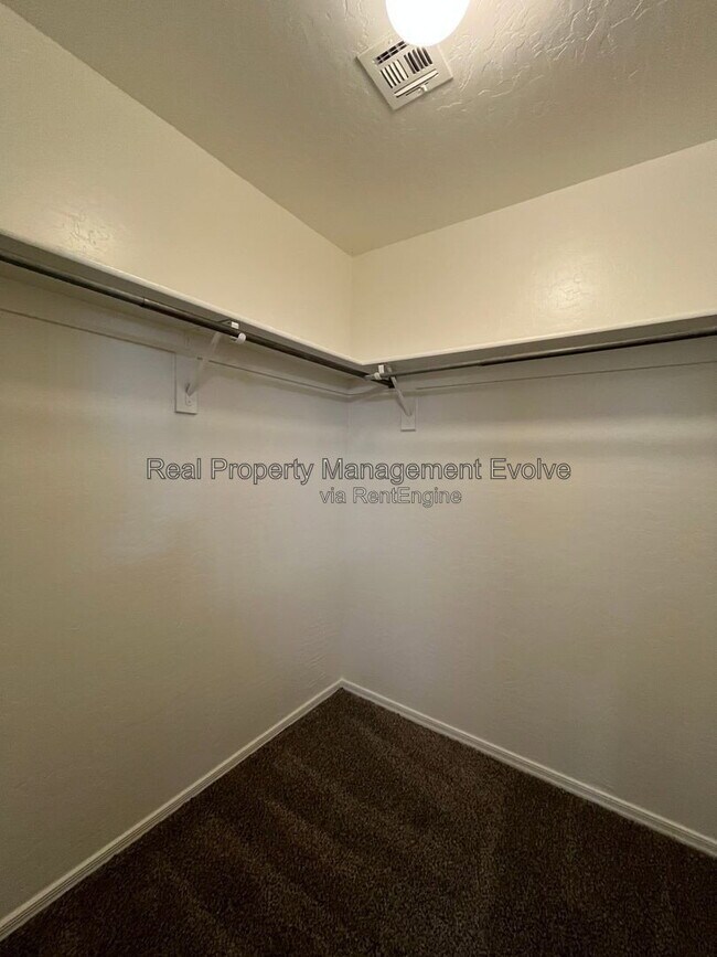 Building Photo - 7347 N 72nd Dr