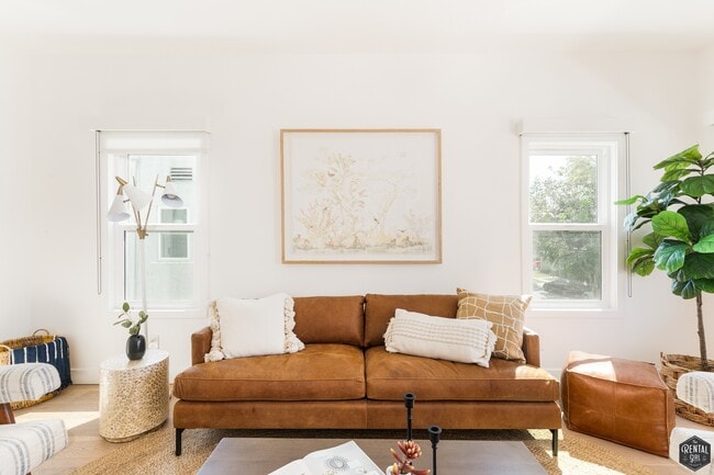 Building Photo - 5847 1/2 Ernest Ave-