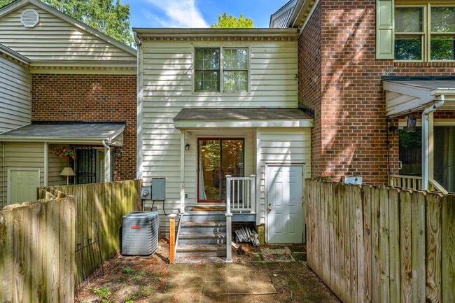 Building Photo - WOW!! Great Location! Quite neighborhood, close to everything