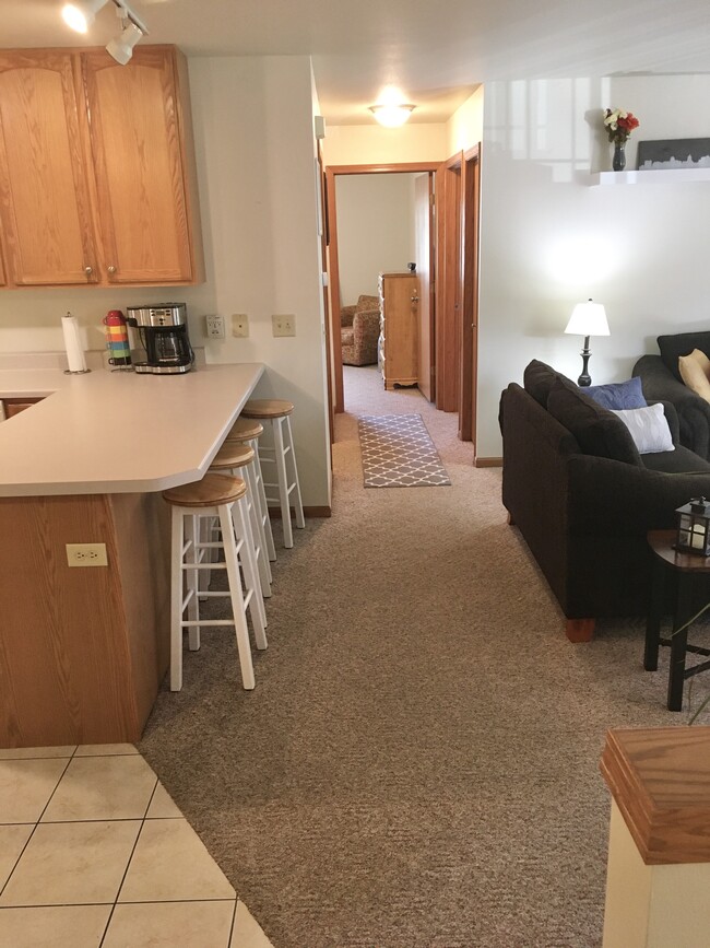 Building Photo - 261-267 Meadowside Dr
