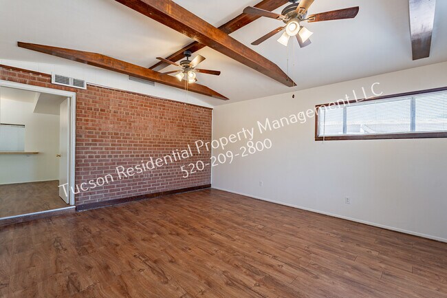Building Photo - 826 E Water St