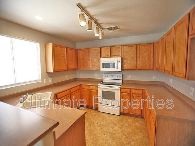 Building Photo - 12511 N 121st Dr