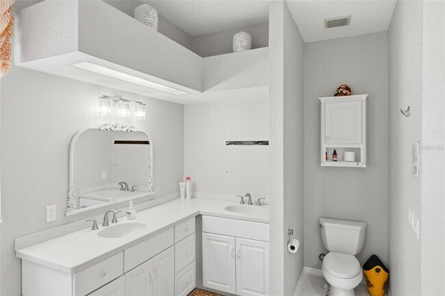 Building Photo - 2499 Silver Palm Rd