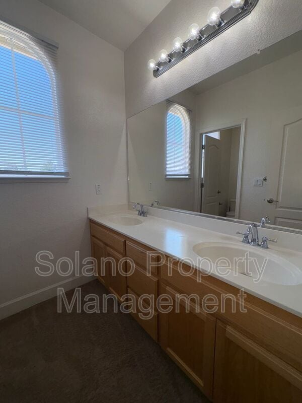 Building Photo - 100 Mt Adams Cir