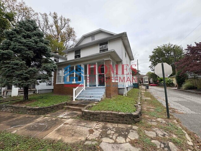 Building Photo - Spacious 3 Bedroom House | Two-Story | Loc...