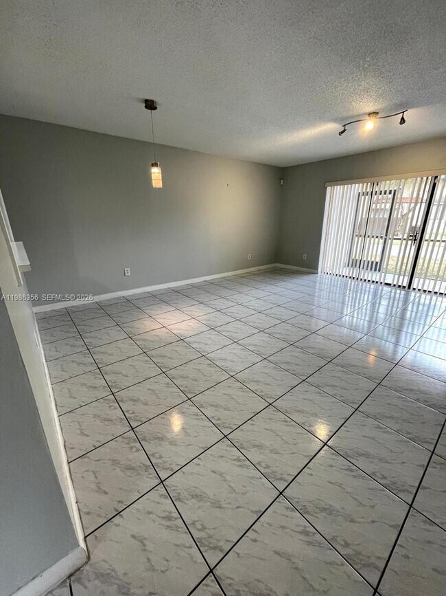 Building Photo - 9708 SW 138th Ave